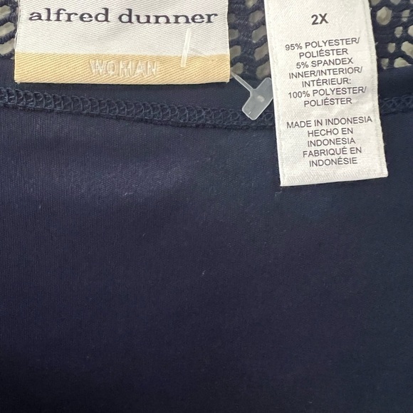 Alfred Dunner Diamond Texture Overlay Navy Top Size 2X Women - Picture 8 of 8